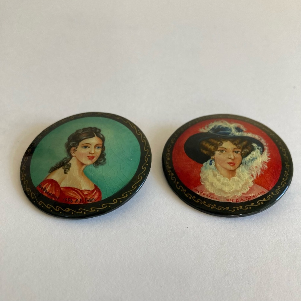 Russian Lacquer Pin Brooch Vintage Lot Ladies Royal Bright Colors Hat Signed View 6